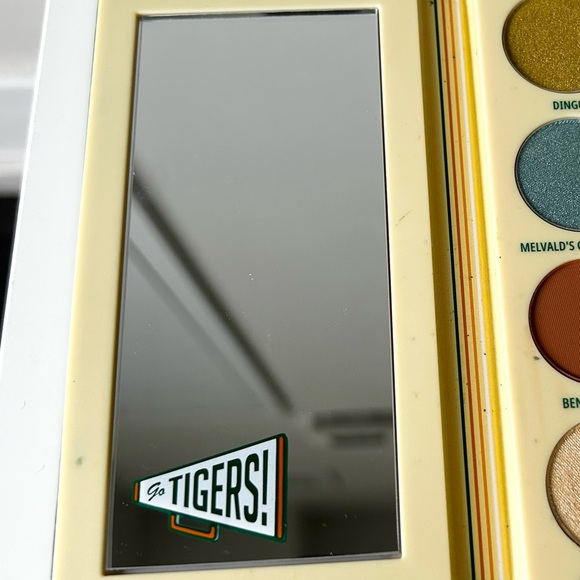 MAC x Stranger Things Bundle - Picture 7 of 13